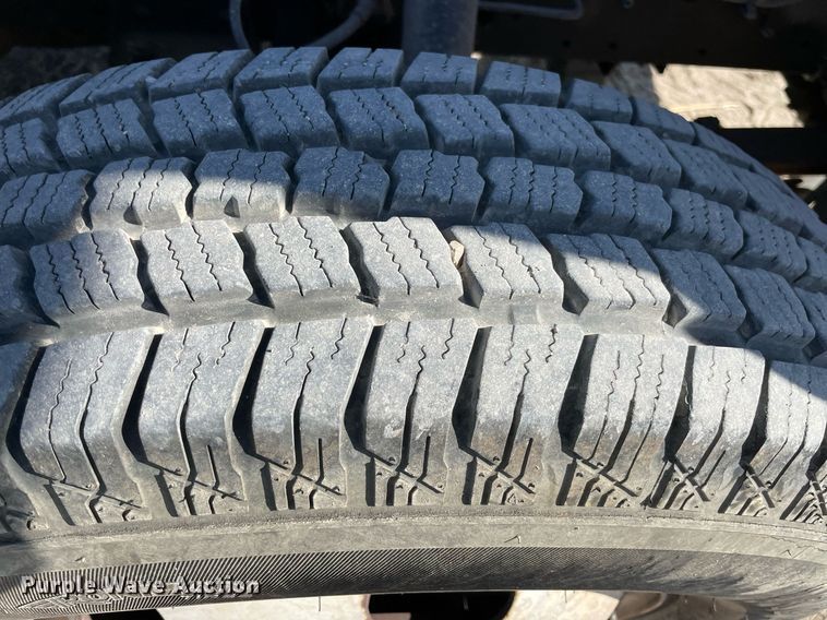 image for item DM0374 2002 Isuzu NPR  flatbed truck