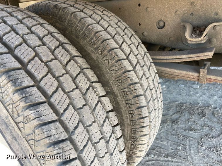 image for item DM0374 2002 Isuzu NPR  flatbed truck