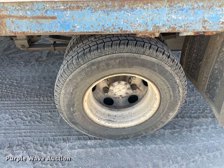 image for item DM0374 2002 Isuzu NPR  flatbed truck