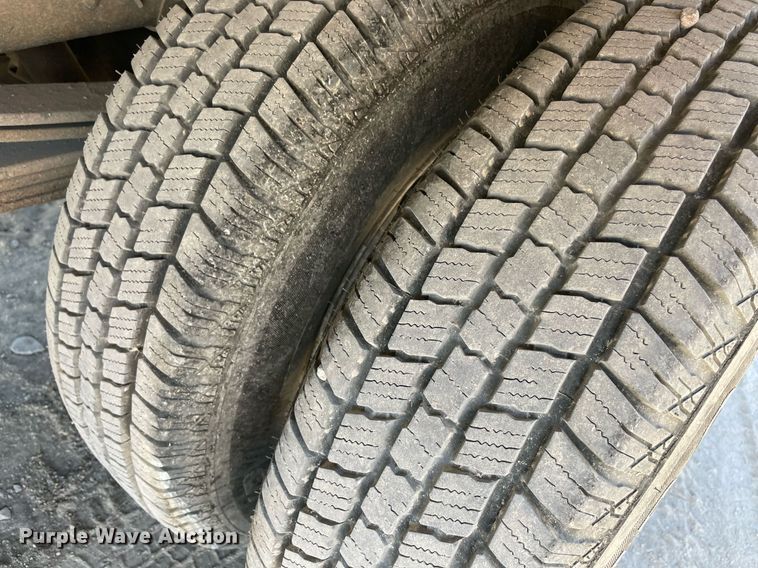 image for item DM0374 2002 Isuzu NPR  flatbed truck