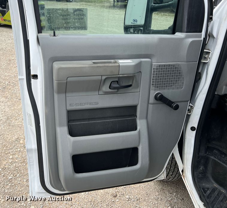 image for item DN3156 2012 Ford E350 Super Duty  box truck