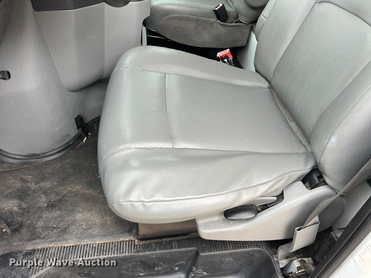 image for item DN3156 2012 Ford E350 Super Duty  box truck