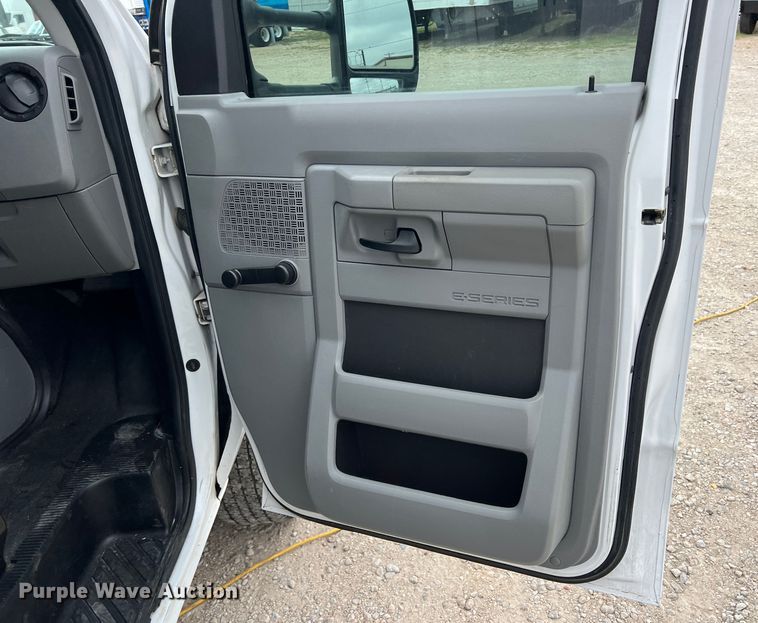 image for item DN3156 2012 Ford E350 Super Duty  box truck