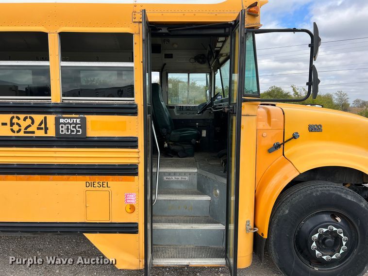 image for item DN3157 2002 International 3800  school bus