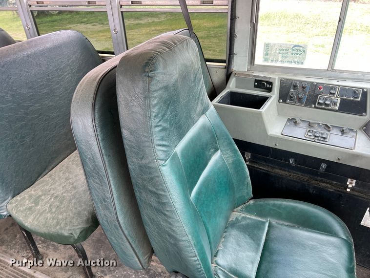 image for item DN3157 2002 International 3800  school bus