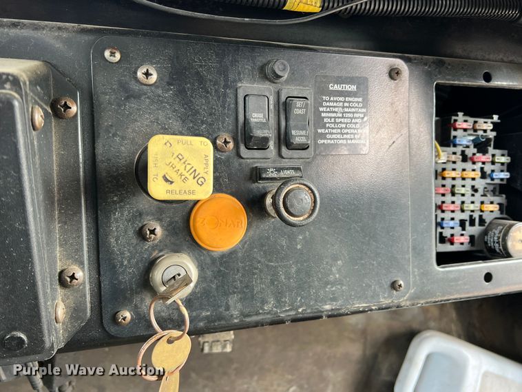 image for item DN3157 2002 International 3800  school bus