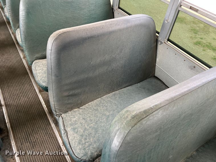 image for item DN3157 2002 International 3800  school bus