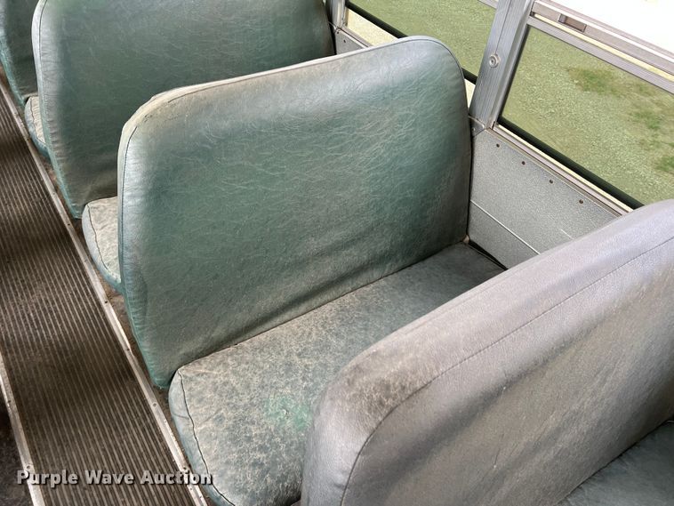 image for item DN3157 2002 International 3800  school bus