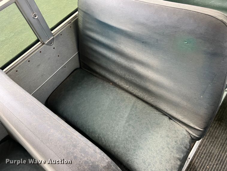 image for item DN3157 2002 International 3800  school bus