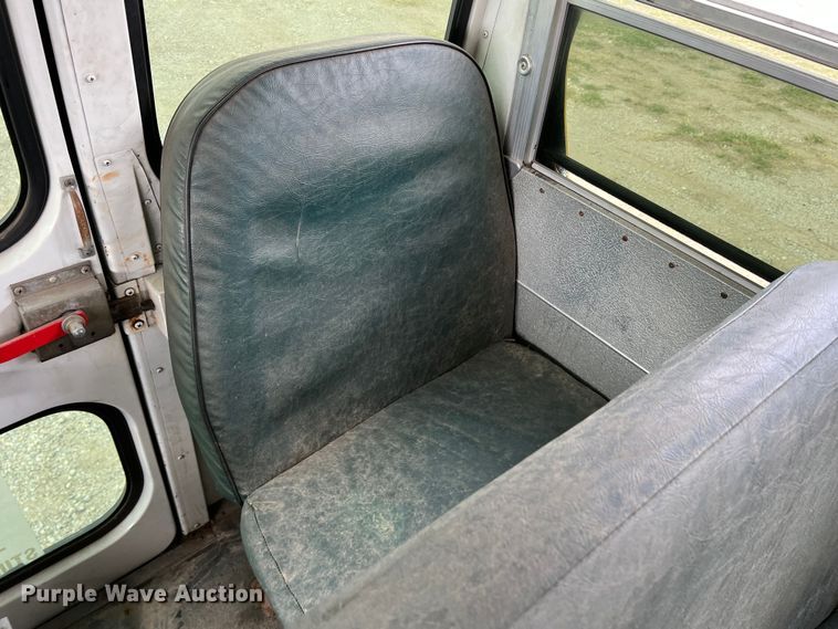 image for item DN3157 2002 International 3800  school bus