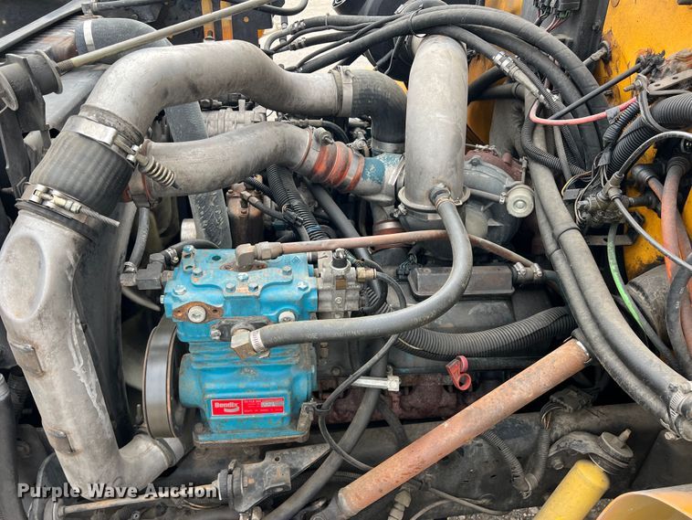 image for item DN3157 2002 International 3800  school bus