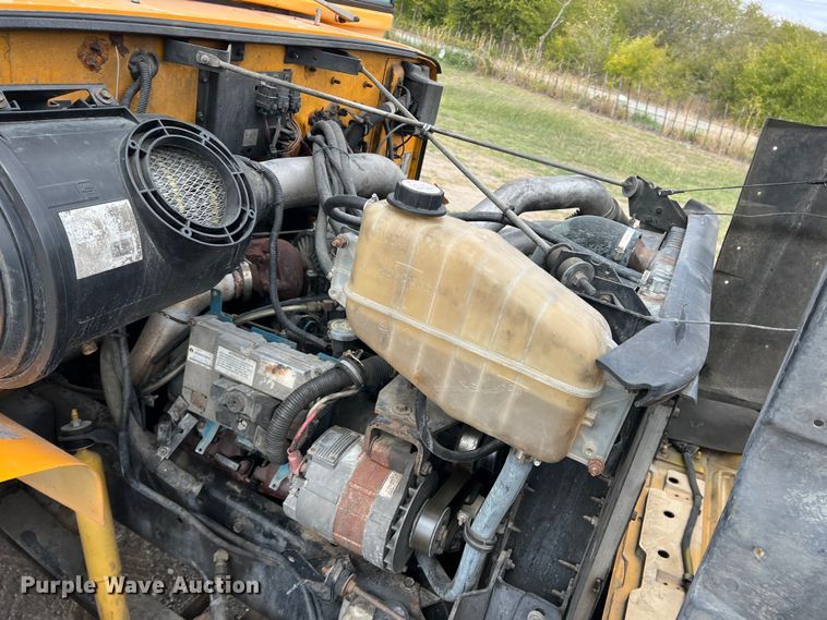 image for item DN3157 2002 International 3800  school bus