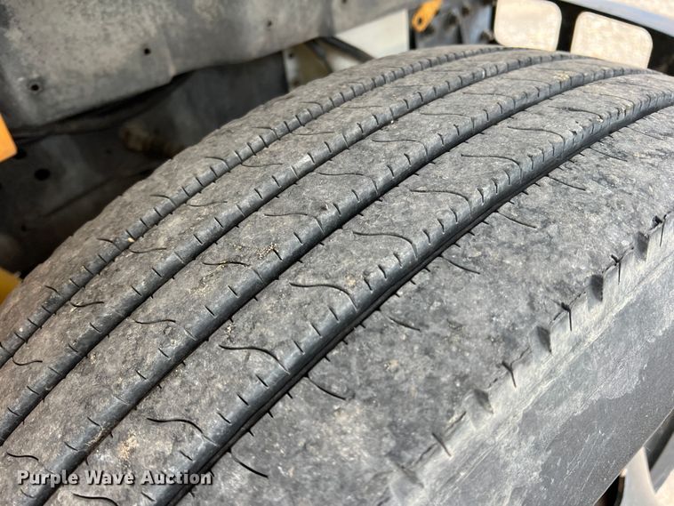 image for item DN3157 2002 International 3800  school bus