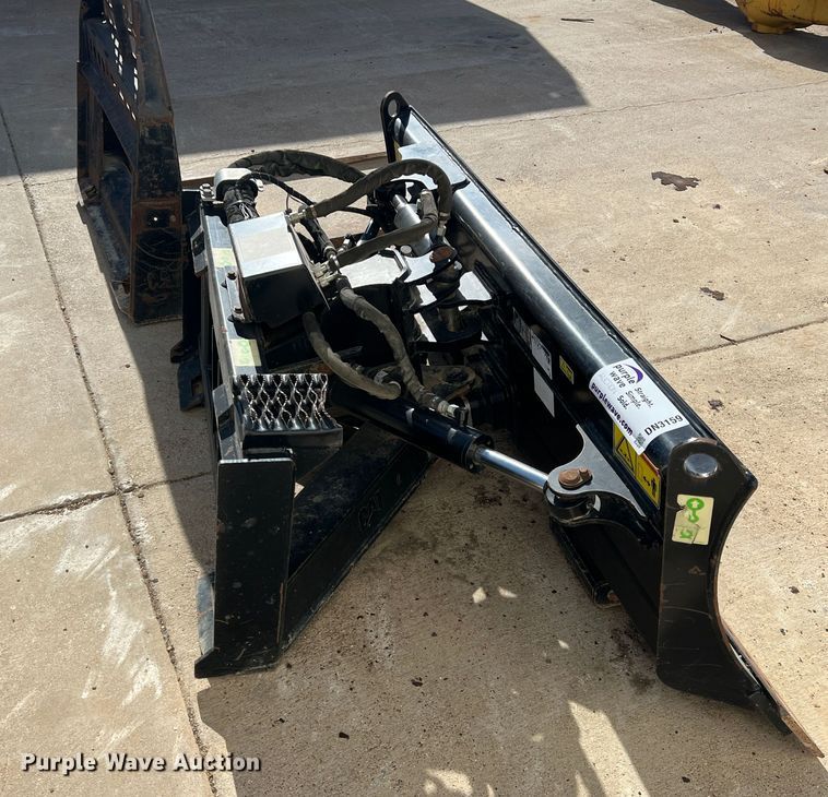 image for item DN3159 2014 Caterpillar  skid steer dozer blade