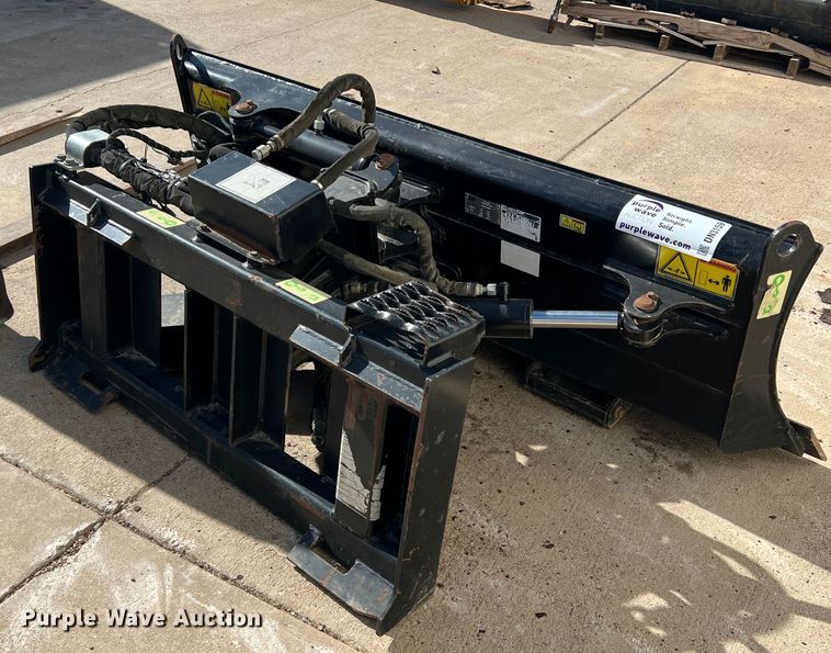 image for item DN3159 2014 Caterpillar  skid steer dozer blade