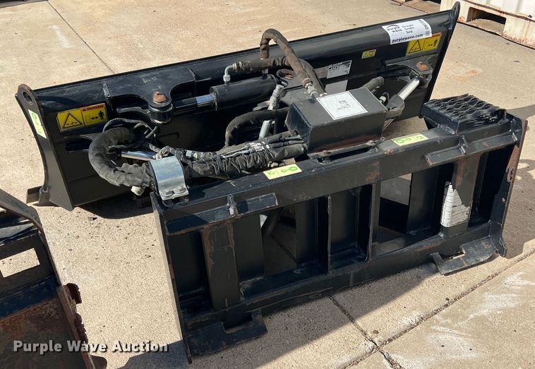 image for item DN3159 2014 Caterpillar  skid steer dozer blade