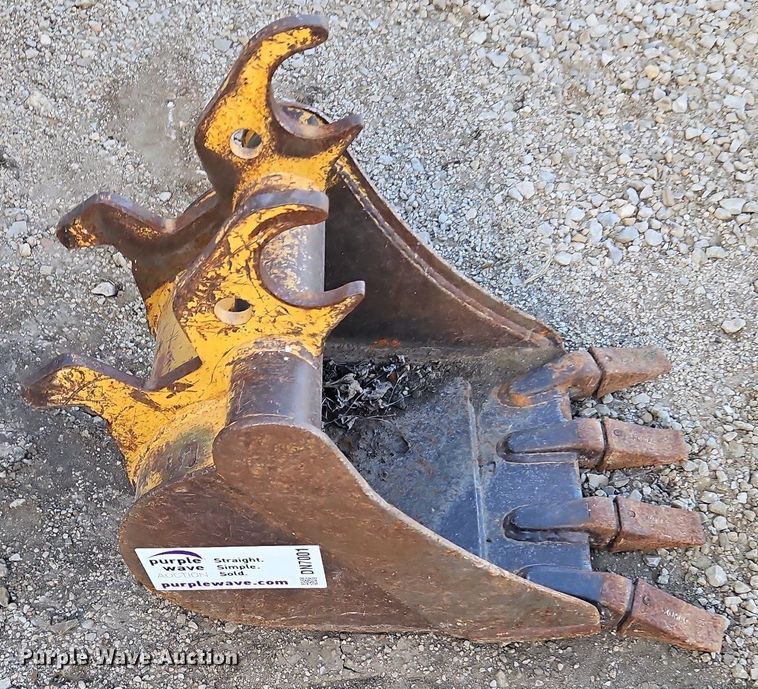 image for item DN7001 John Deere  mini excavator bucket