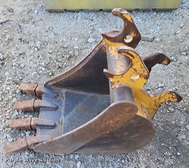 image for item DN7001 John Deere  mini excavator bucket