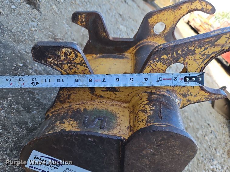 image for item DN7001 John Deere  mini excavator bucket