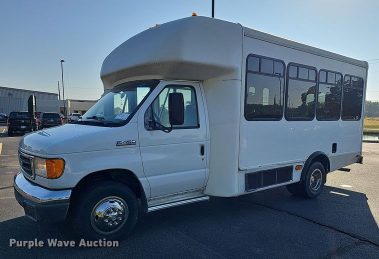 image for item DN8721 2007 Ford E450  shuttle bus