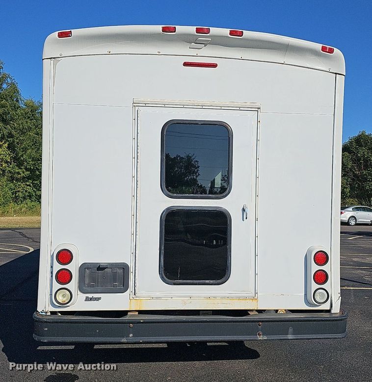 image for item DN8721 2007 Ford E450  shuttle bus