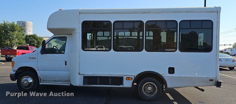 image for item DN8721 2007 Ford E450  shuttle bus