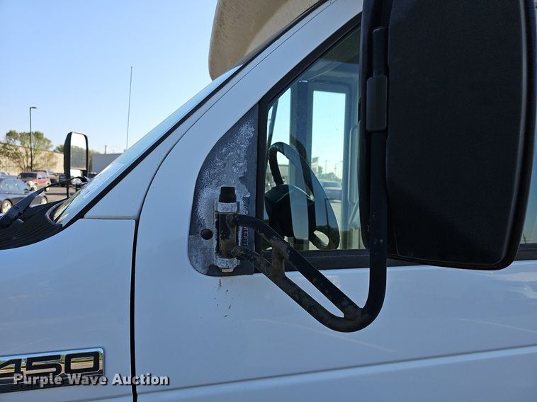 image for item DN8721 2007 Ford E450  shuttle bus