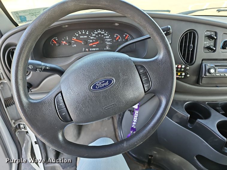 image for item DN8721 2007 Ford E450  shuttle bus