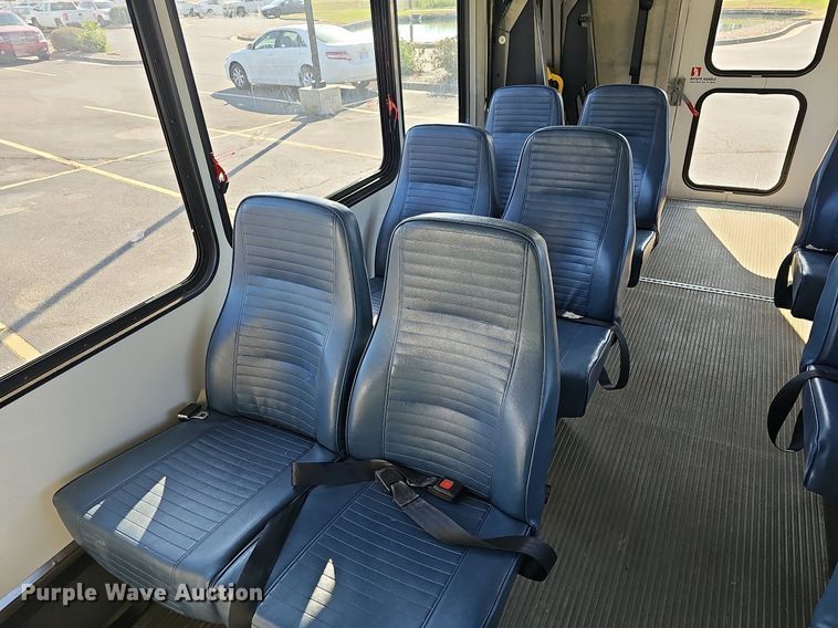 image for item DN8721 2007 Ford E450  shuttle bus