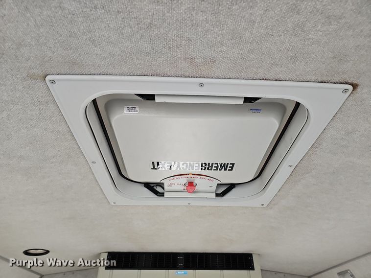 image for item DN8721 2007 Ford E450  shuttle bus