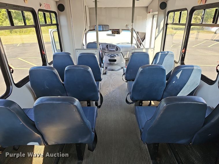 image for item DN8721 2007 Ford E450  shuttle bus