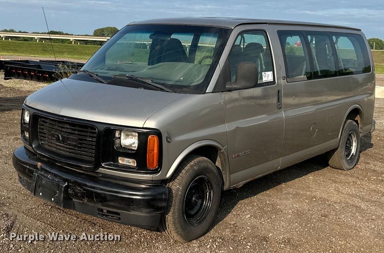 image for item DO5037 2002 GMC Savana G1500  van