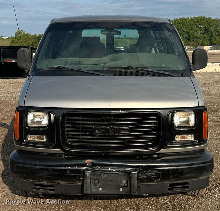 image for item DO5037 2002 GMC Savana G1500  van