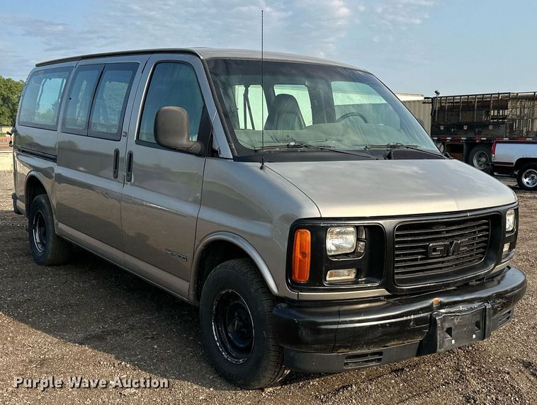 image for item DO5037 2002 GMC Savana G1500  van