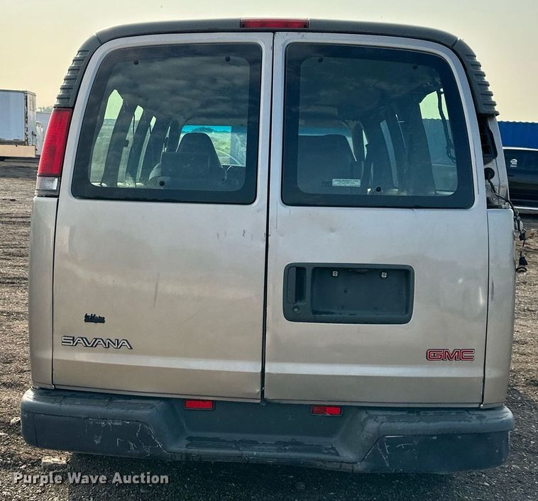 image for item DO5037 2002 GMC Savana G1500  van