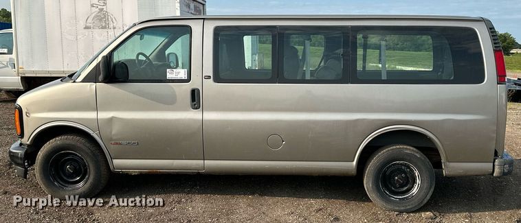image for item DO5037 2002 GMC Savana G1500  van