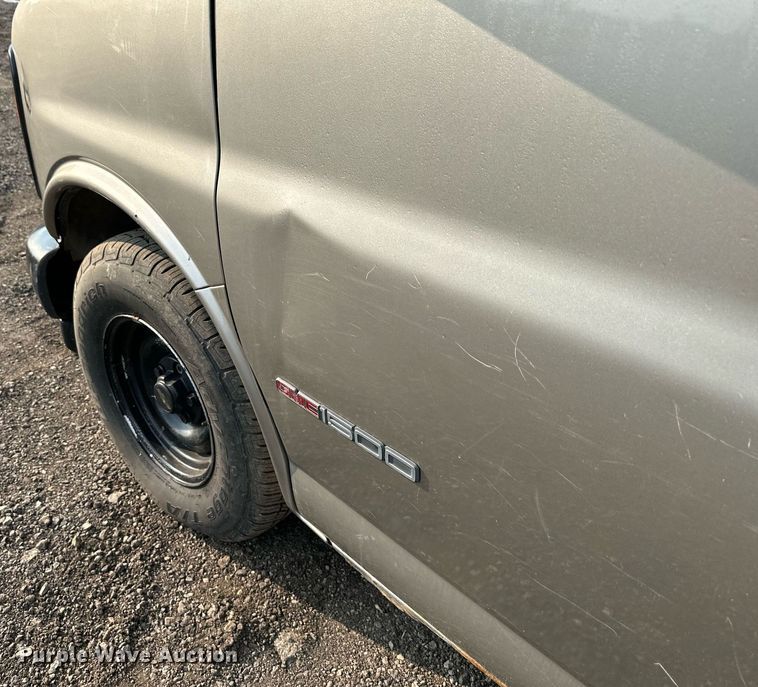 image for item DO5037 2002 GMC Savana G1500  van