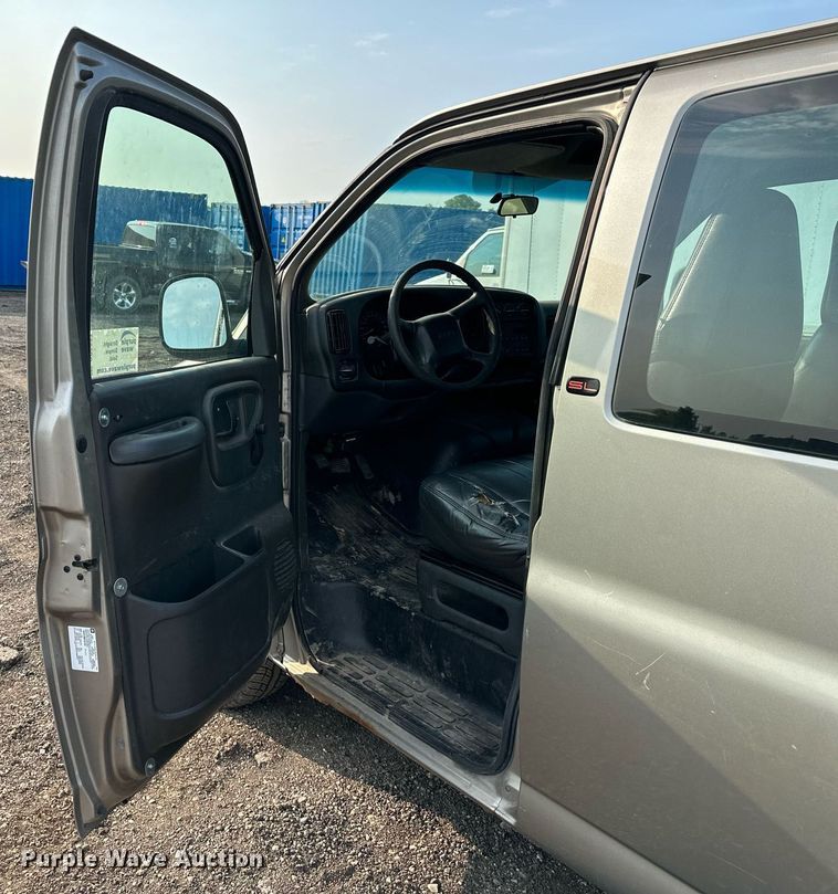 image for item DO5037 2002 GMC Savana G1500  van