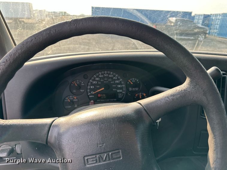 image for item DO5037 2002 GMC Savana G1500  van