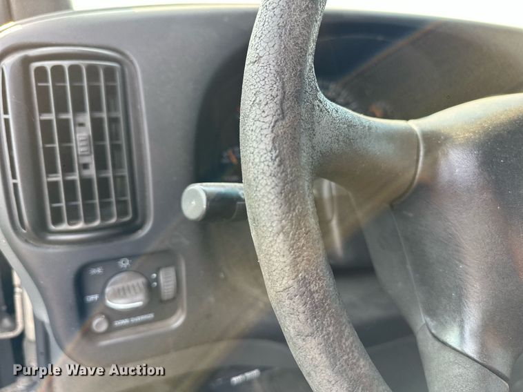 image for item DO5037 2002 GMC Savana G1500  van