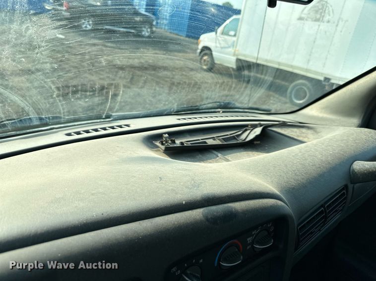 image for item DO5037 2002 GMC Savana G1500  van