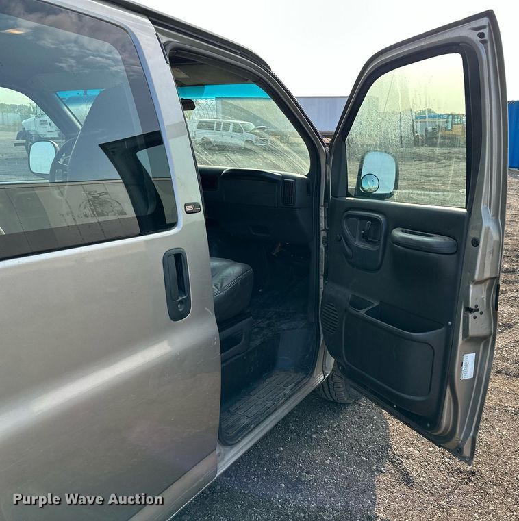 image for item DO5037 2002 GMC Savana G1500  van