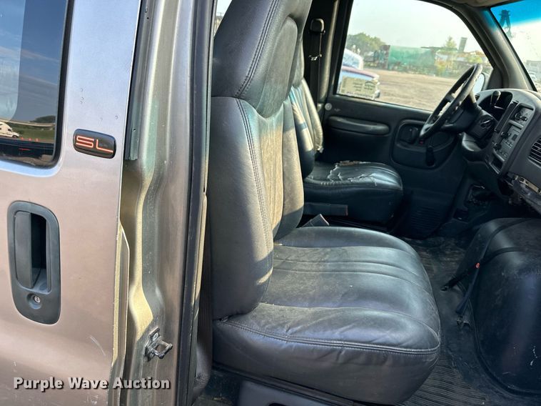 image for item DO5037 2002 GMC Savana G1500  van