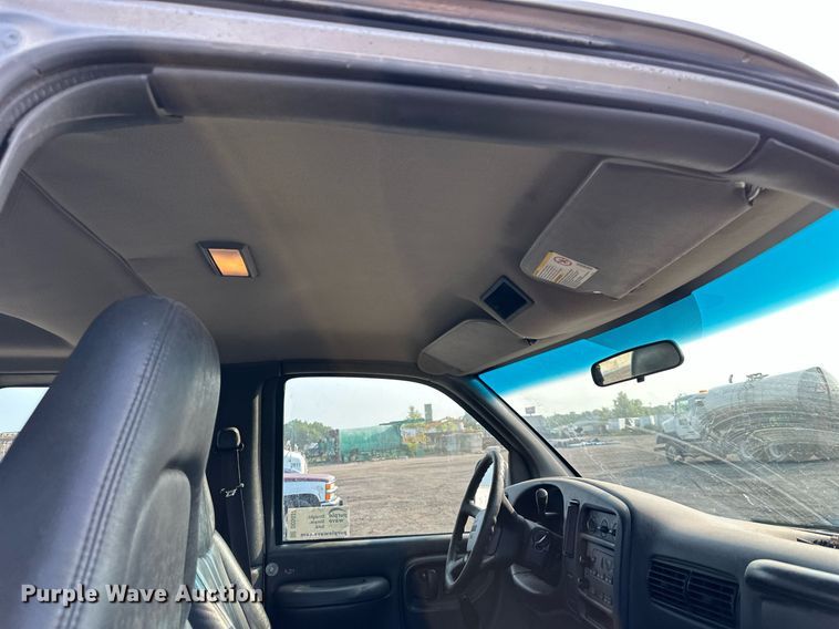 image for item DO5037 2002 GMC Savana G1500  van