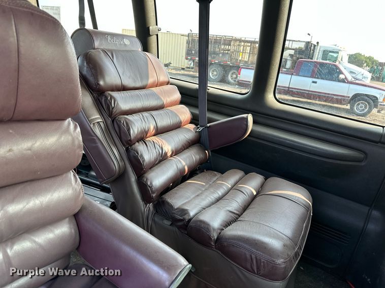 image for item DO5037 2002 GMC Savana G1500  van