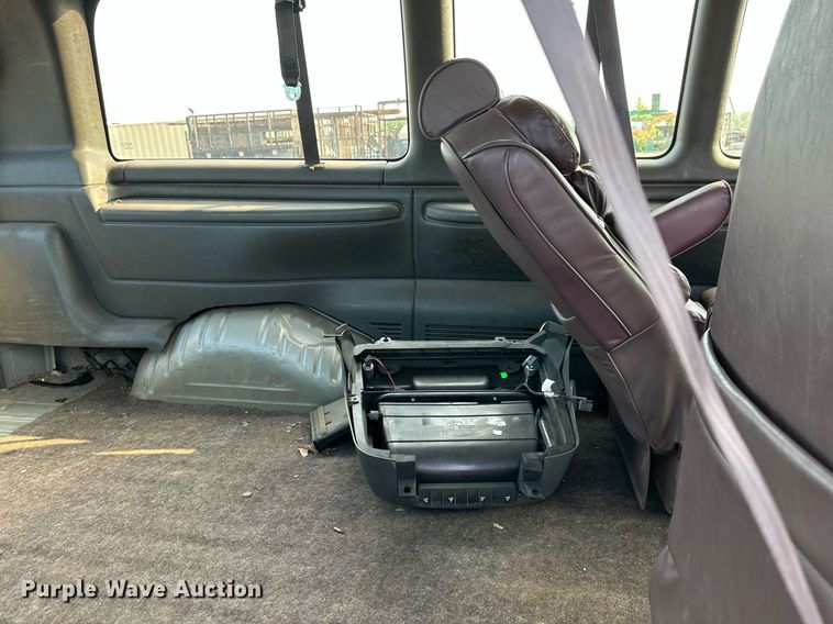 image for item DO5037 2002 GMC Savana G1500  van