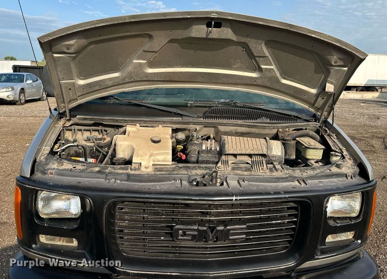 image for item DO5037 2002 GMC Savana G1500  van