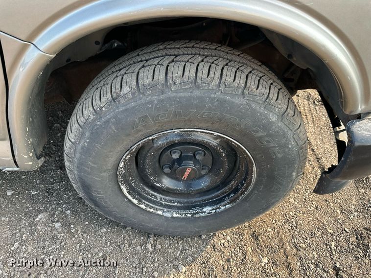image for item DO5037 2002 GMC Savana G1500  van