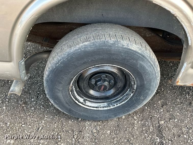 image for item DO5037 2002 GMC Savana G1500  van