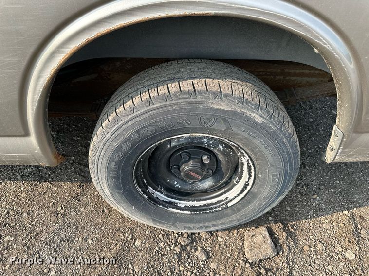 image for item DO5037 2002 GMC Savana G1500  van